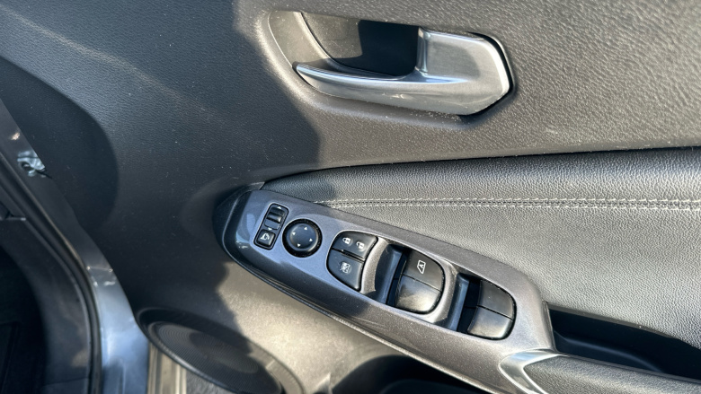 Nissan Juke 1.0 DiG-T 114 N-Connecta 5dr Petrol Hatchback